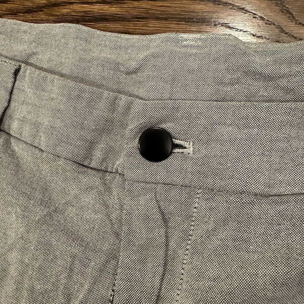 LULULEMON men's Gray shorts sz‎ 32